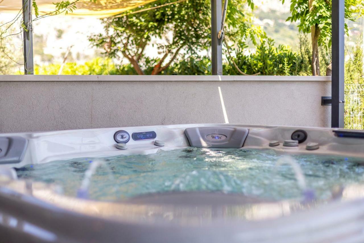 Luxury Apartment With Hot Tub Omis Exterior photo
